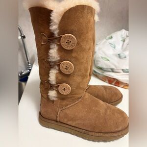 UGG Bailey Button Triplet Boot, size 36